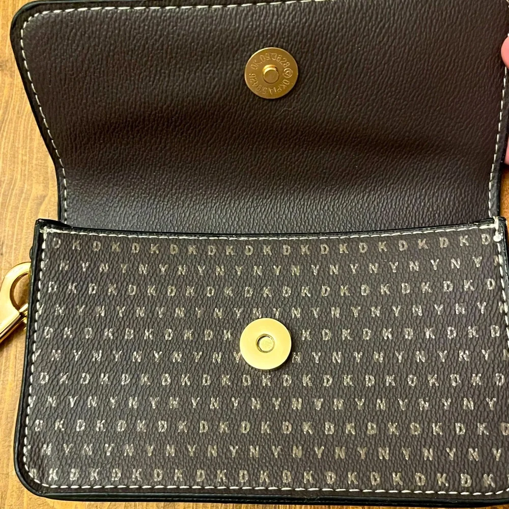🤎DKNY Mocha Logo Convertible Belt Wristlet/ Phone Wallet NWOT - Picture 3 of 10